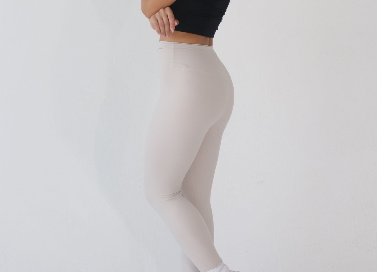 Signature Nylon Netural Leggings